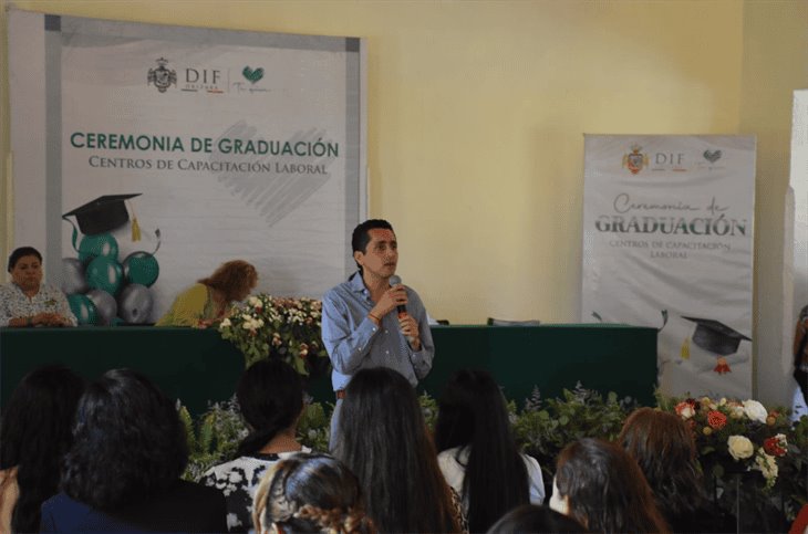 Tres mil 500 alumnos culminan cursos de capacitación laboral del DIF Orizaba