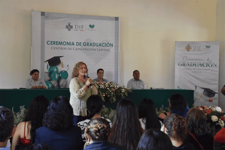 Tres mil 500 alumnos culminan cursos de capacitación laboral del DIF Orizaba