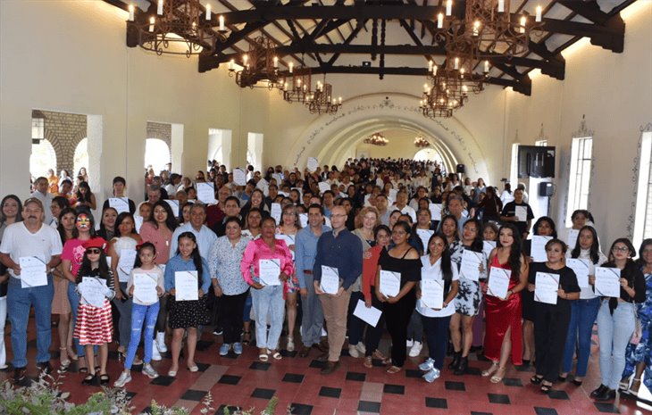 Tres mil 500 alumnos culminan cursos de capacitación laboral del DIF Orizaba