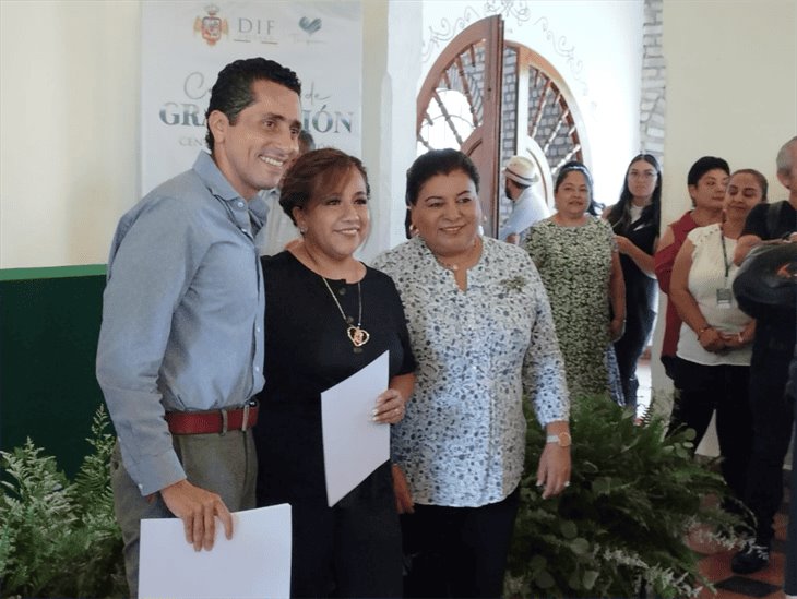 Tres mil 500 alumnos culminan cursos de capacitación laboral del DIF Orizaba