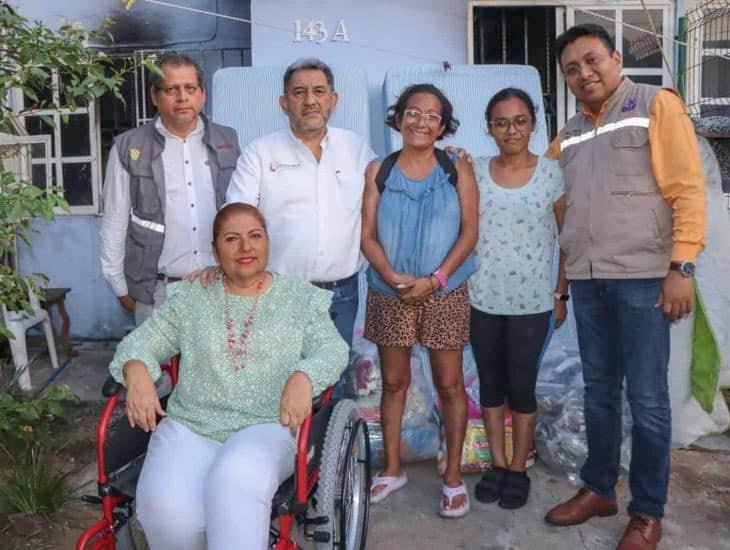 Apoyan DIF y Gobierno de Coatzacoalcos a familia que perdió todo tras incendiarse su vivienda