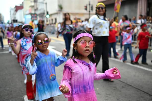 Realizan desfile infantil del Carnaval de Veracruz 2024 | VIDEO