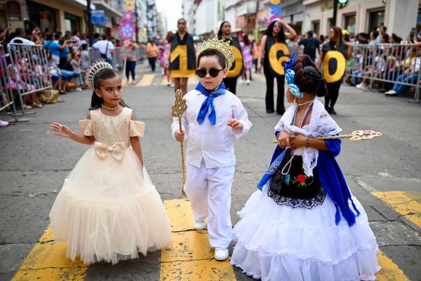 Realizan desfile infantil del Carnaval de Veracruz 2024 | VIDEO
