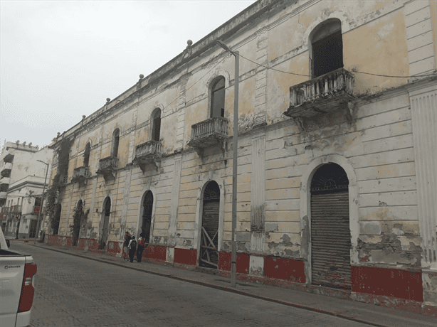Denuncian abandono en edificio histórico del Centro de Veracruz