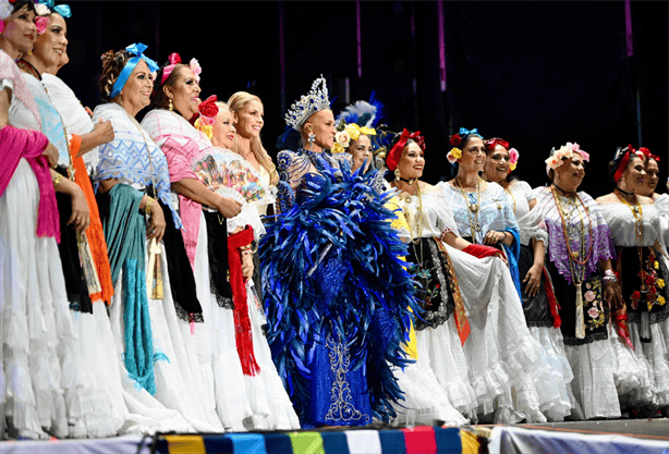 Yuri es ovacionada en histórica coronación de la Corte Real del Carnaval de Veracruz 2024 | VIDEO