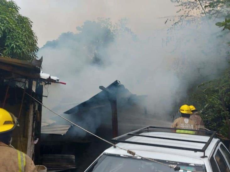 Se incendia vivienda en colonia Carlos R. Smith de Misantla