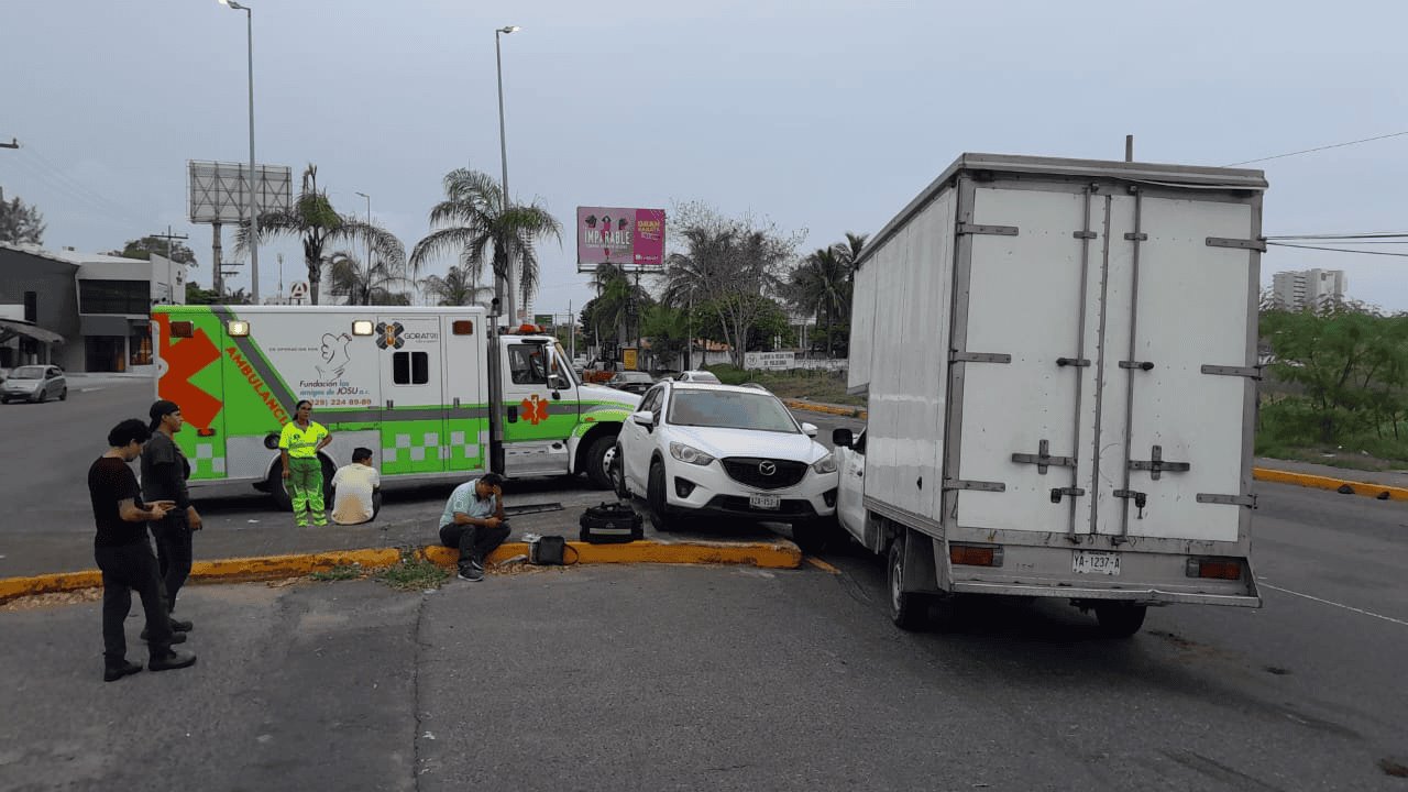 Accidente en la Riviera Veracruzana deja tres lesionados y cuantiosos daños