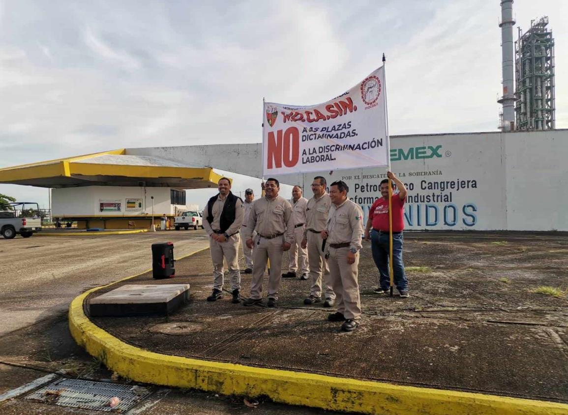 Se manifiestan pacíficamente trabajadores petroleros afectados por plazas dictaminadas