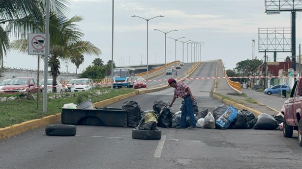 Bloquean el puente Allende en Veracruz para exigir la recolección de basura | VIDEO