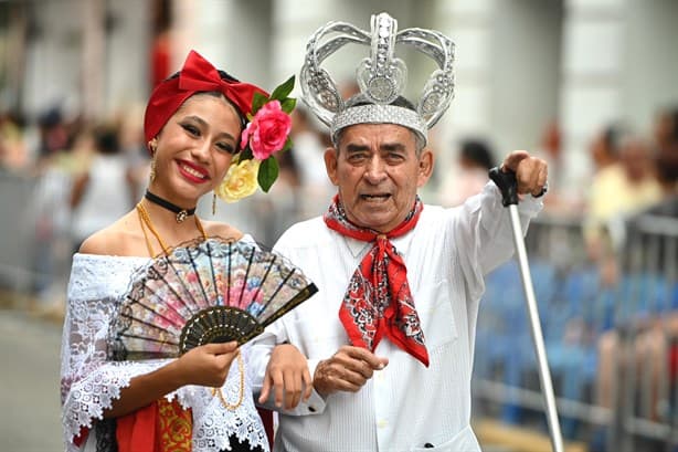 Colorido y emotivo desfile de la Corte Real del Carnaval de Veracruz 2024 | VIDEO
