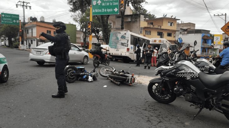 Tras fuerte choque, motociclistas resultan lesionados en Xalapa 