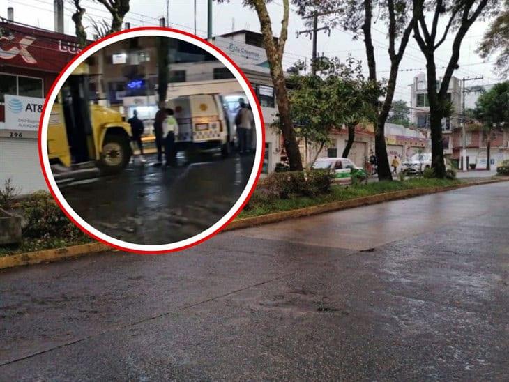 Señora es atropellada por un autobús en la avenida Américas de Xalapa