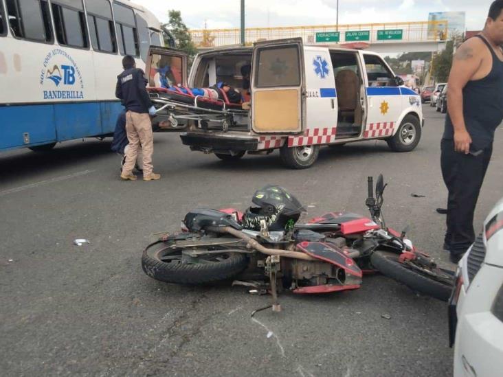 Motociclista choca contra camioneta en el bulevar Xalapa-Banderilla