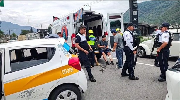 Taxista cordobés choca contra automóvil en entrada de Orizaba