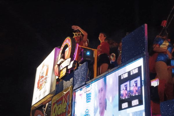 Órale Jarocho debuta en el Carnaval de Veracruz 2024 con carro alegórico | VIDEO