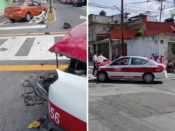 ¡Se pasó el alto! accidente automovilístico deja 2 lesionados en Orizaba