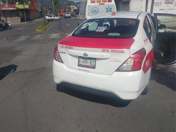 ¡Se pasó el alto! accidente automovilístico deja 2 lesionados en Orizaba