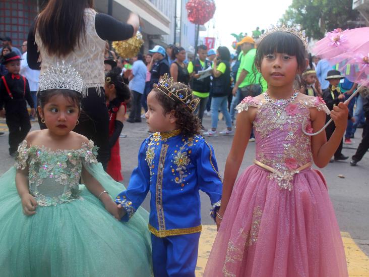 Pequeños dan inicio al Carnaval de Veracruz 2024 con el tradicional desfile de jardines de niños