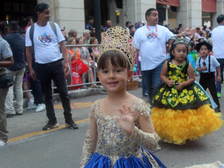 Pequeños dan inicio al Carnaval de Veracruz 2024 con el tradicional desfile de jardines de niños