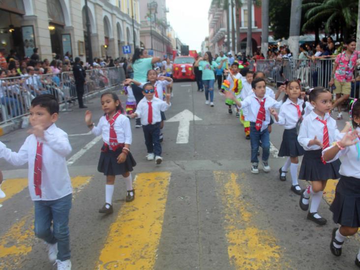 Pequeños dan inicio al Carnaval de Veracruz 2024 con el tradicional desfile de jardines de niños