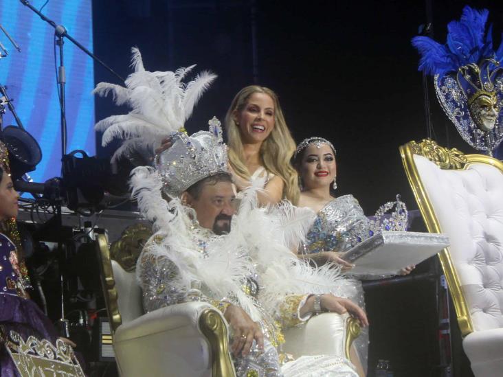 Coronan a Yuri como Reina de la Alegría del Carnaval de Veracruz 2024 como hace 31 años
