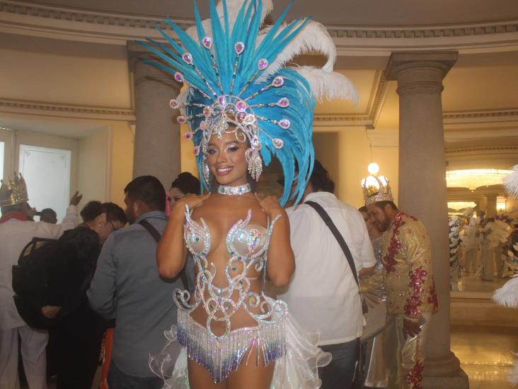 Coronan a Yuri como Reina de la Alegría del Carnaval de Veracruz 2024 como hace 31 años