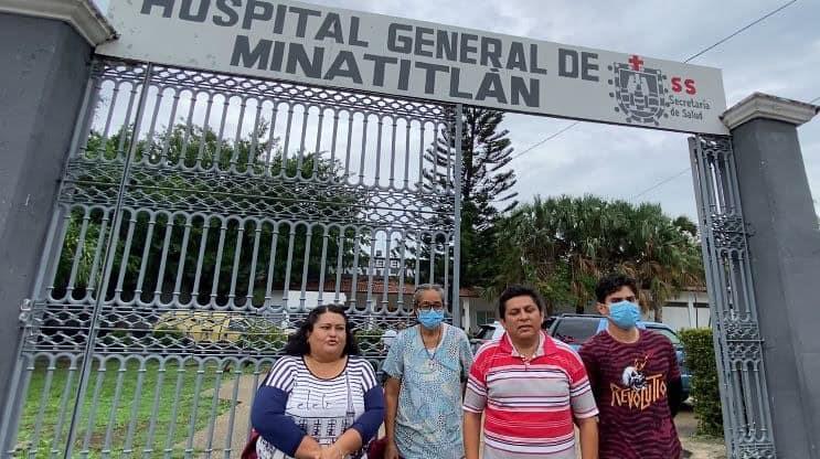 Trabajan bajo protesta empleados de intendencia del Hospital de Minatitlán; podrían irse a huelga | VIDEO