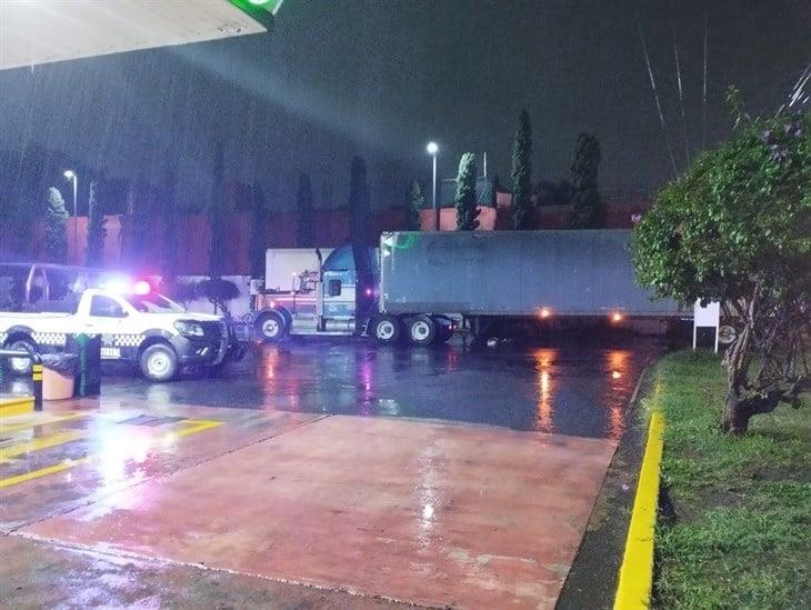 Adulto mayor fallece tras ser atropellado por tráiler en Huiloapan