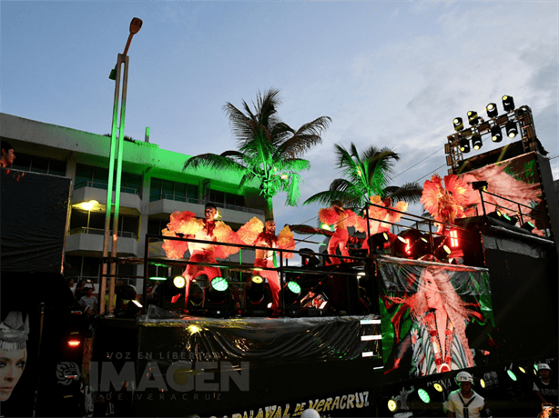 Reúne a miles el segundo gran desfile del Carnaval de Veracruz 2024 | VIDEO