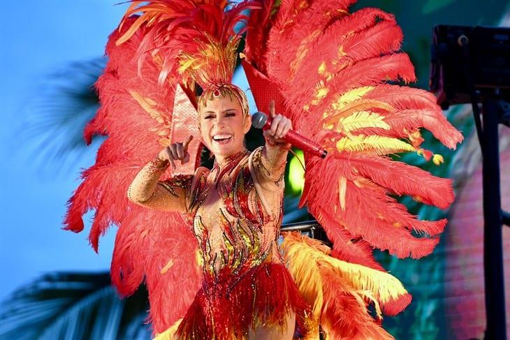 La Reina encabeza segundo gran desfile del Carnaval de Veracruz 2024