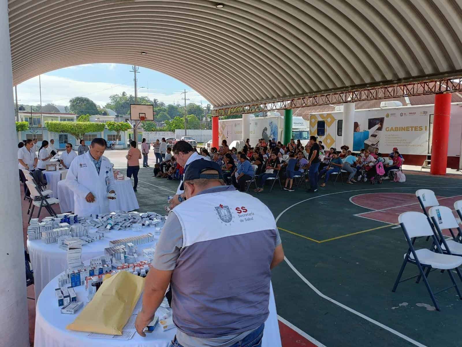 Aprovechan servicios gratuitos de Brigada de Salud en Villa Cuichapa | VIDEO