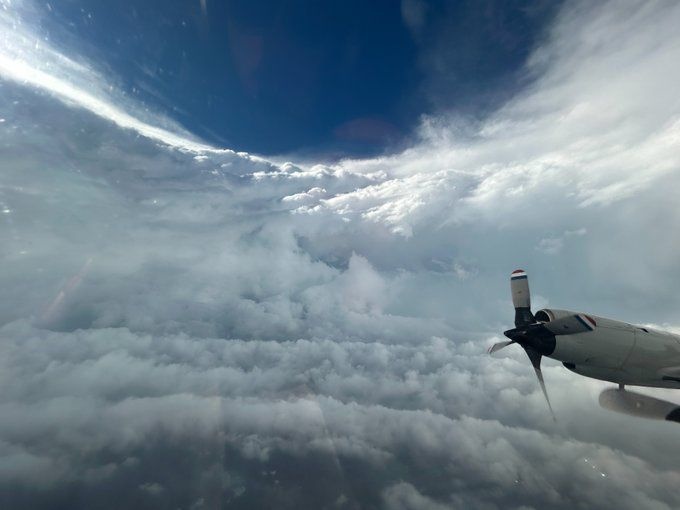 Avión se metió en el ojo del huracán Beryl, esto es lo que captó | VIDEO