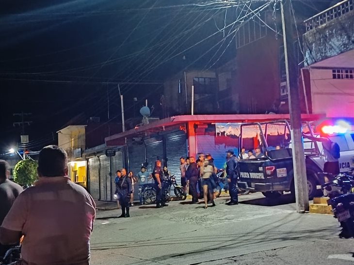 ¡Por exceso de velocidad! chocan motociclistas en Juchique de Ferrer