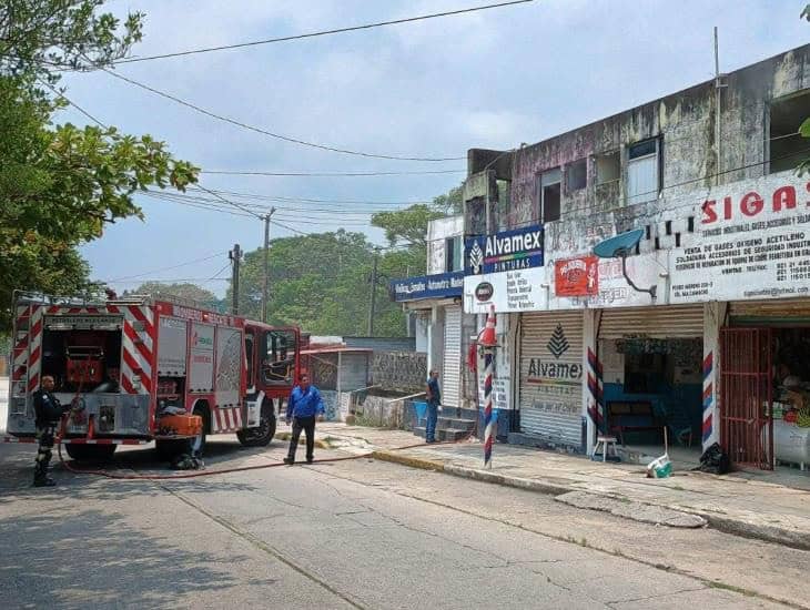 Bomberos de Coatzacoalcos sofocan incendio en cuartería de colonia Ávila Camacho | VIDEO