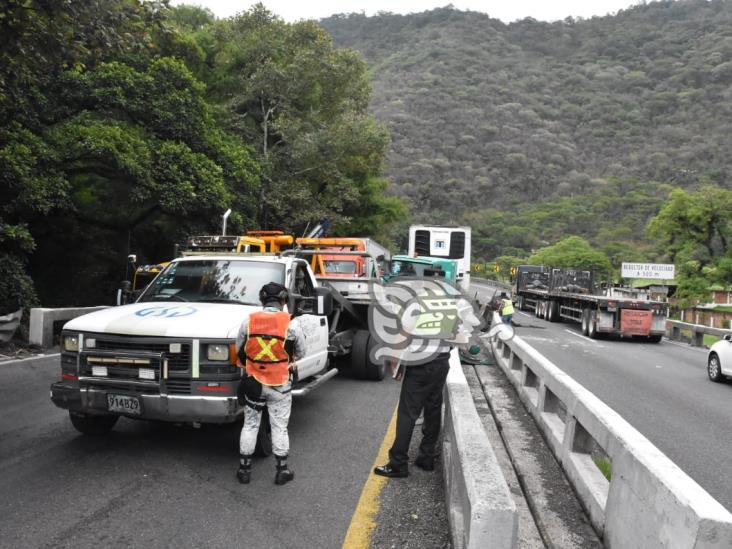 Tráilers protagonizan aparatoso accidente en la autopista Orizaba-Ciudad Mendoza (+Video)