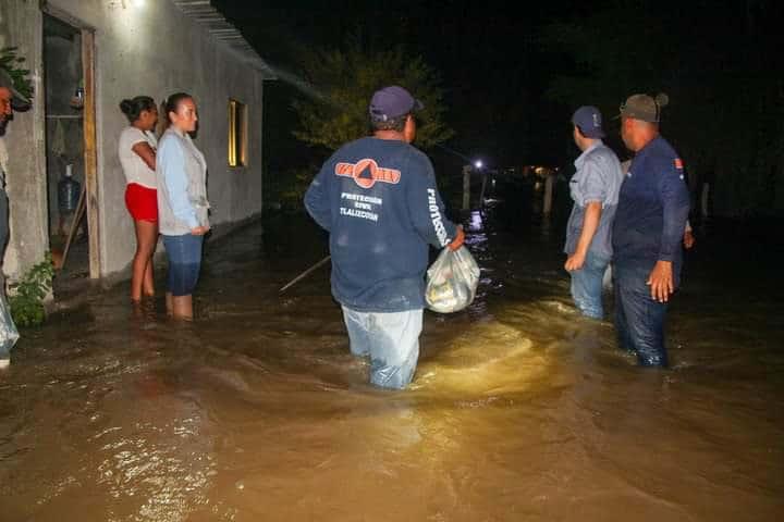 Se inunda comunidad Recreo Segundo en Tlalixcoyan por desbordamiento del río Blanco