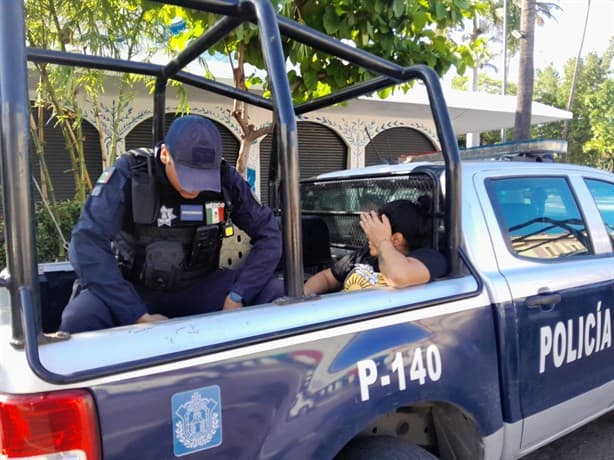 Detienen a mujer por robar mochilas en papelería del centro de Veracruz