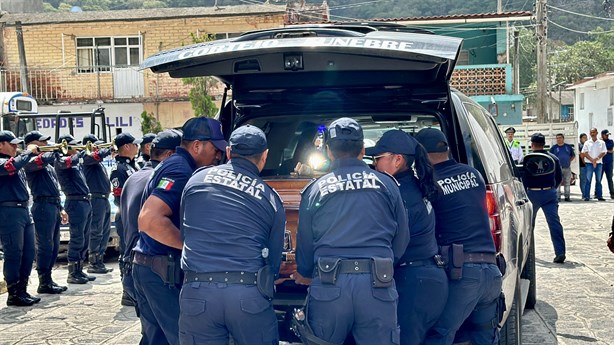 Rinden homenaje póstumo a policías municipales de Tepetlán