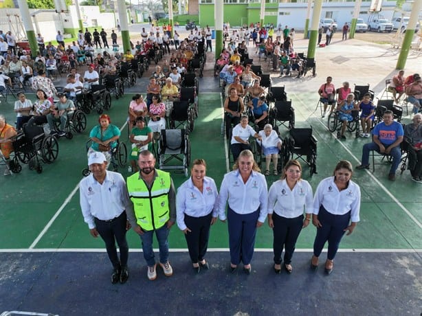Ayuntamiento de Alvarado entrega 180 sillas de ruedas