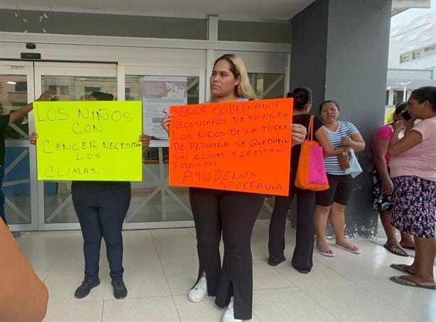 Se manifiestan para exigir aire acondicionado en el Hospital Infantil de Veracruz | VIDEO