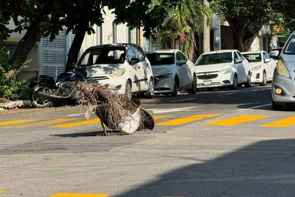 Alertan por alcantarilla abierta en la colonia Centro de Veracruz
