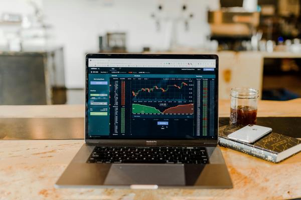 MetaTrader 4 vs MetaTrader 5: Diferencias clave y cuál elegir