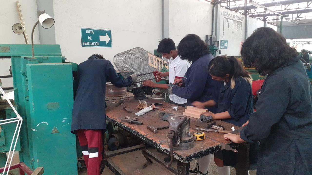 Alumnos del CBTIs 48 presentan proyecto final en Mecánica Industrial 