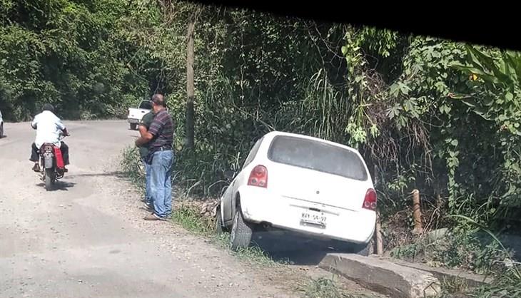 Familia sufre percance vehicular en la carretera Misantla-Martínez