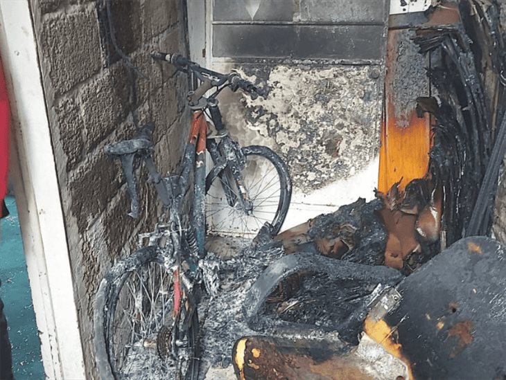 Se incendia vivienda en Misantla; corto circuito habría sido la causa