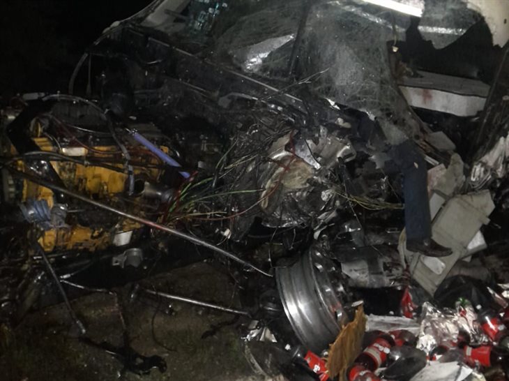 Se registra aparatoso choque de dos tráileres en la autopista Perote-Cantona