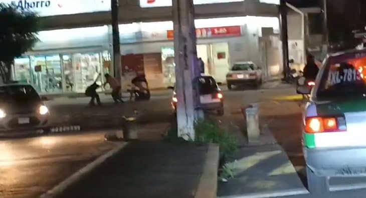 En Jardines de Xalapa, cuatro hombres se agarraron a golpes por presunto problema vial