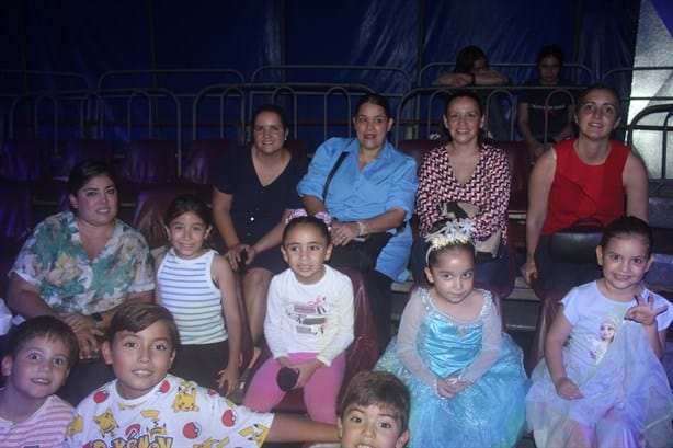 Invitados especiales y sociedad boqueña disfrutan de ‘Frozen On Ice’