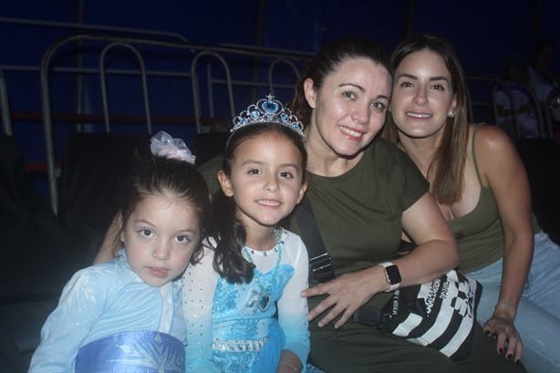 Invitados especiales y sociedad boqueña disfrutan de ‘Frozen On Ice’