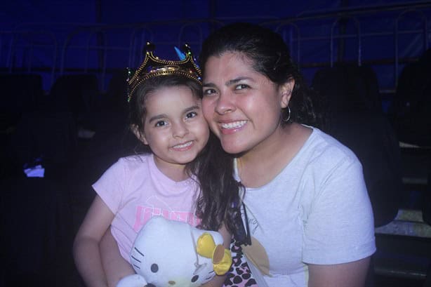 Invitados especiales y sociedad boqueña disfrutan de ‘Frozen On Ice’